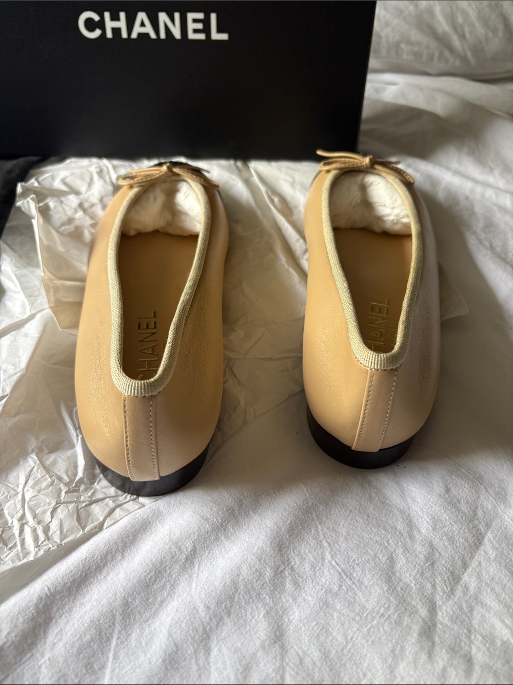 CHANEL Beige and Black Cap-Toe Leather Ballet Flats - Picture 4 of 5